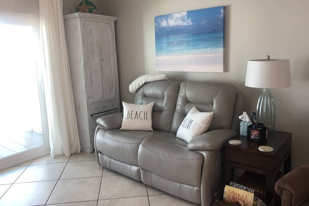 Photo of Livingroom in New Smyrna Beach