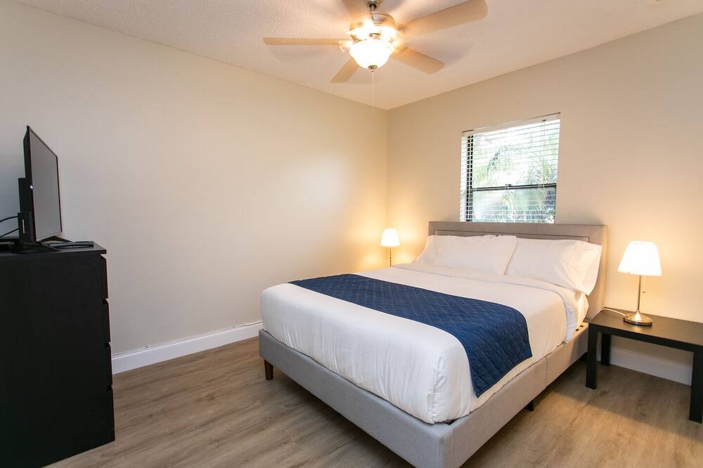 Photo of Bedroom in Dania Beach