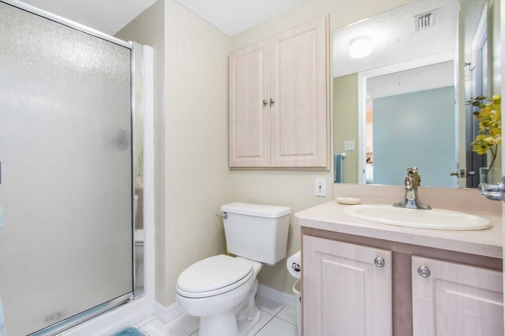 Photo of Bathroom in Seawinds Condo