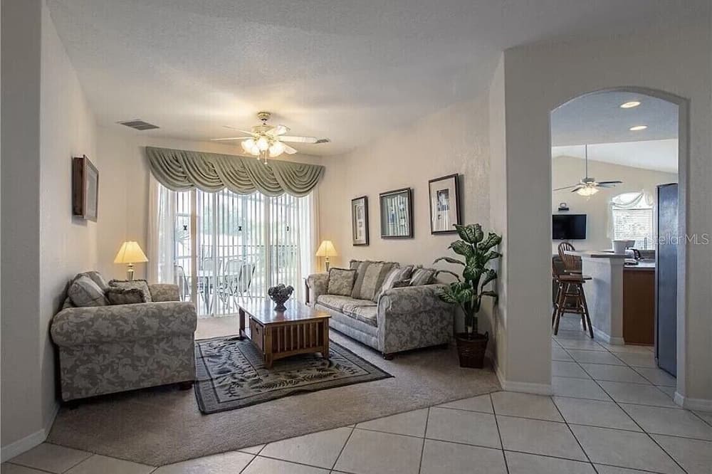Photo of Livingroom in Tuscan Ridge
