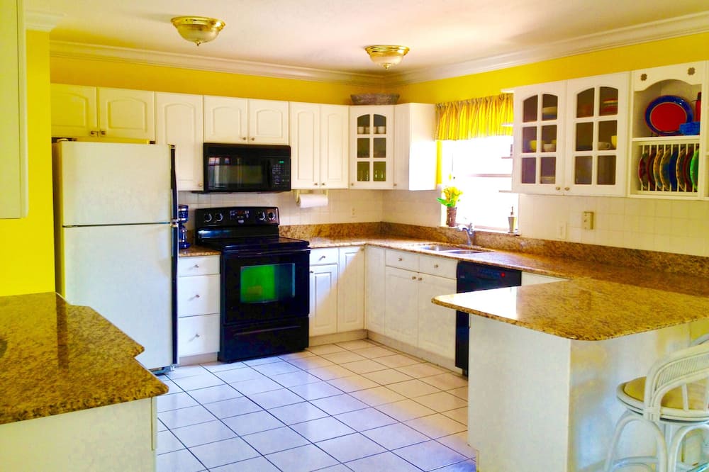 Photo of Kitchen in Sebastian Highlands