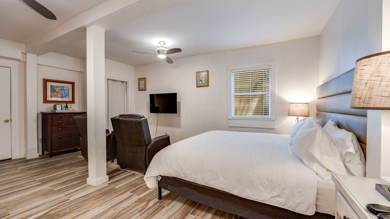 Photo of Bedroom in Five Points