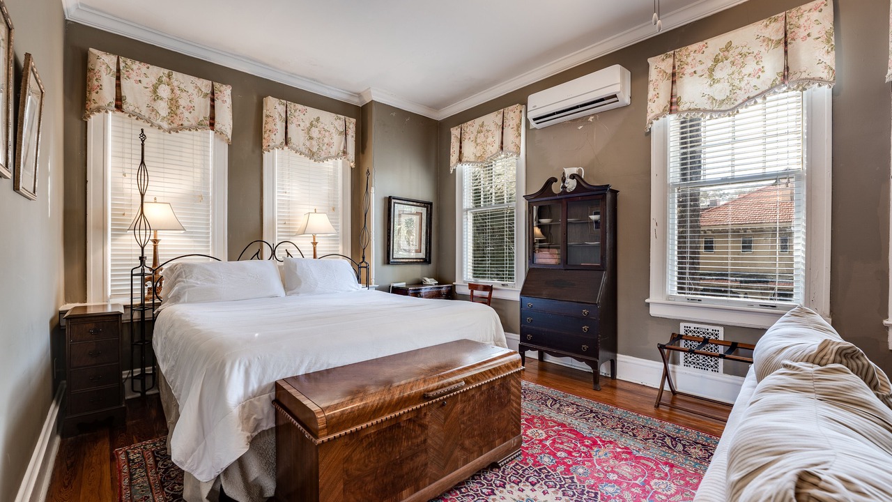 Photo of Bedroom in Five Points