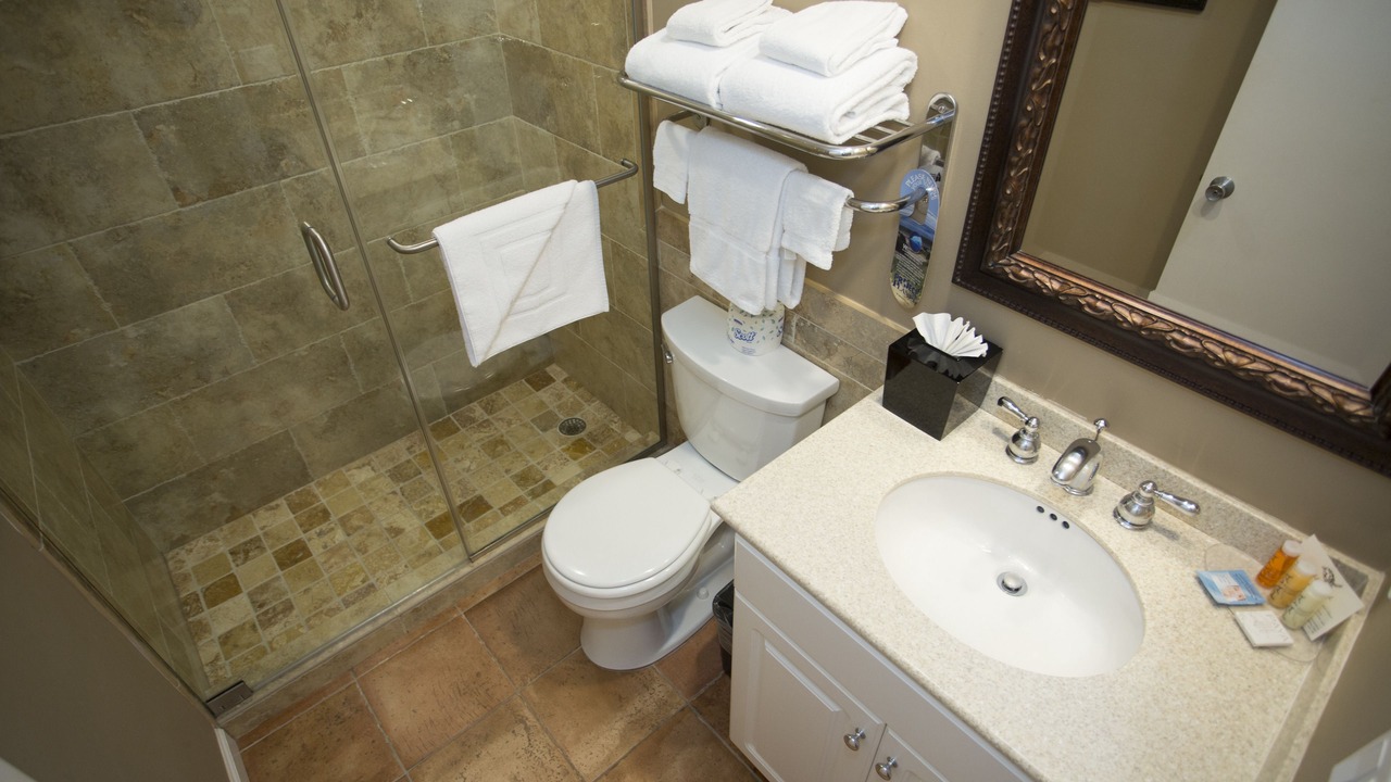 Photo of Bathroom in Vanderbilt Beach