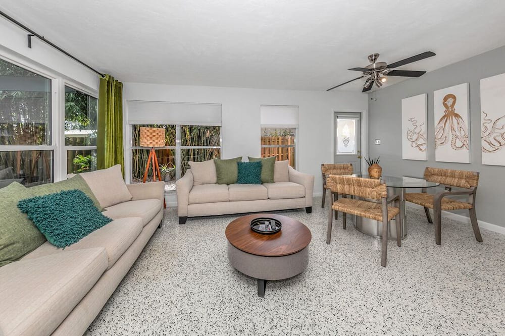 Photo of Livingroom in North Port
