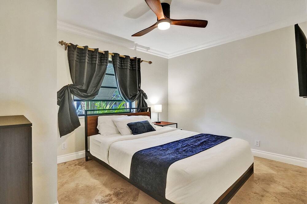 Photo of Bedroom in South Lake