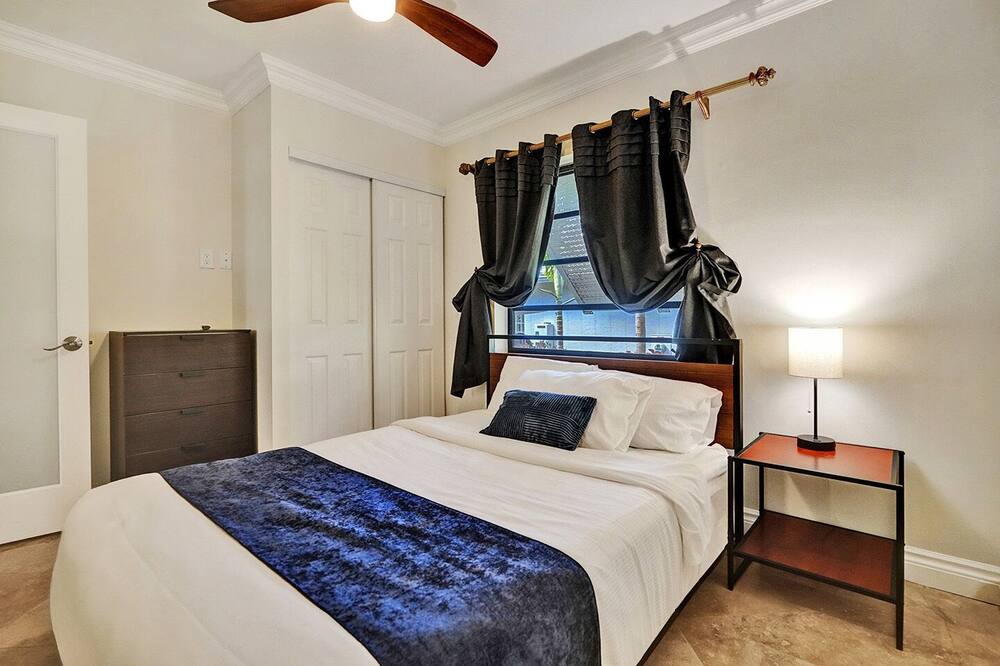 Photo of Bedroom in South Lake