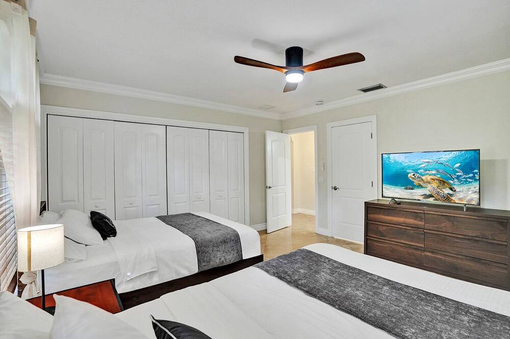 Photo of Bedroom in South Lake