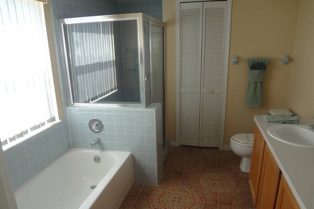 Photo of Bathroom in Lindfields