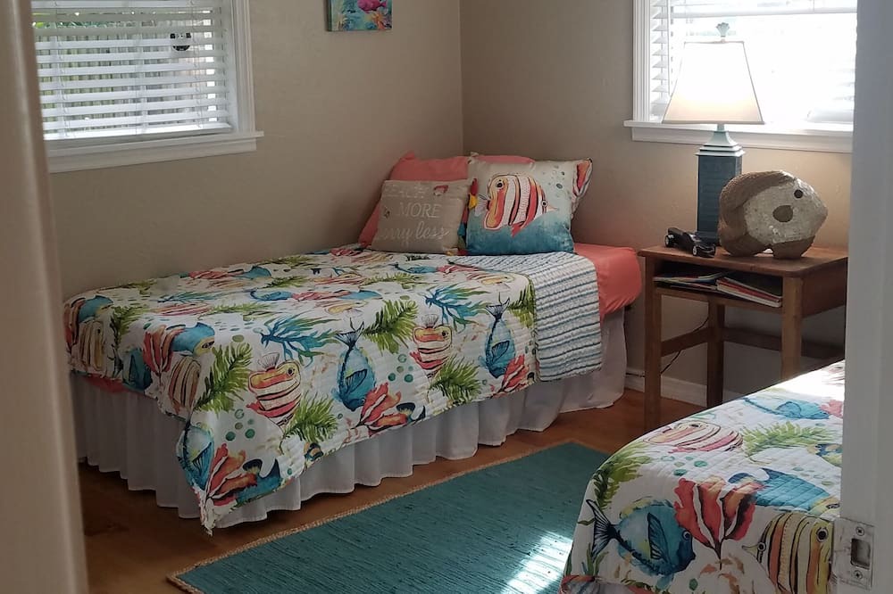 Photo of Bedroom in Crystal Beach