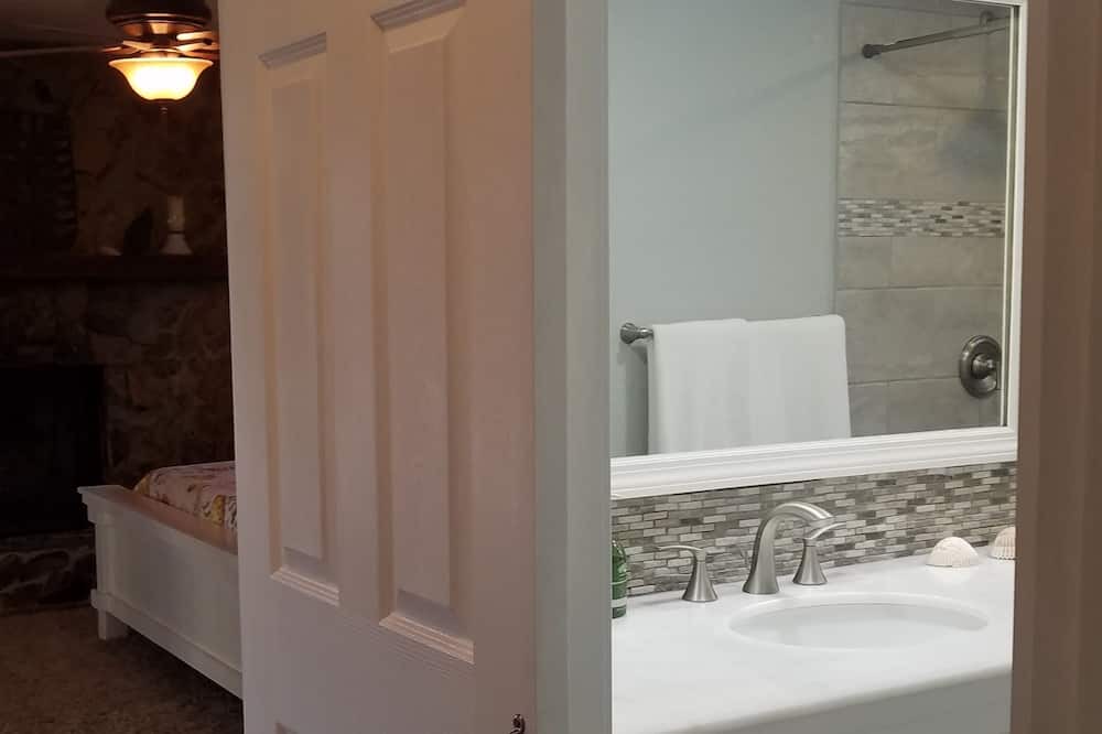 Photo of Bedroom in Crystal Beach