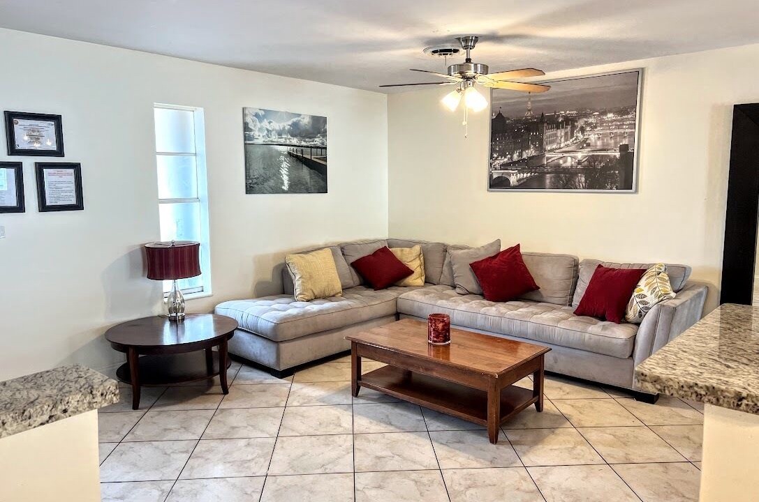 Photo of Livingroom in Ludlam