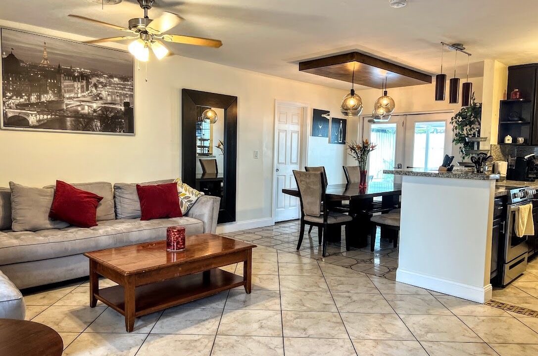 Photo of Livingroom in Ludlam