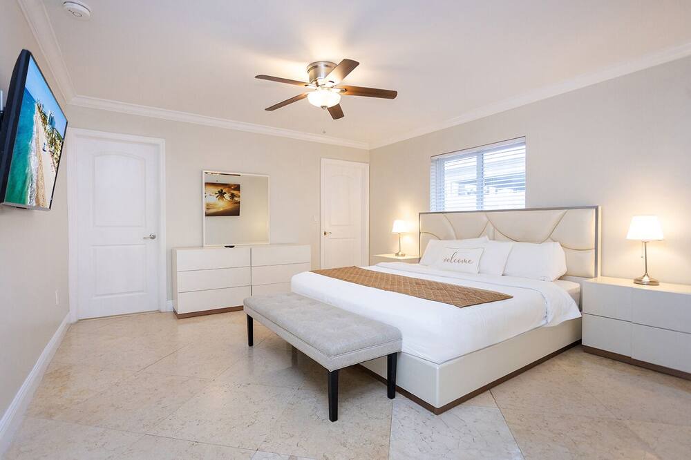Photo of Bedroom in South Lake