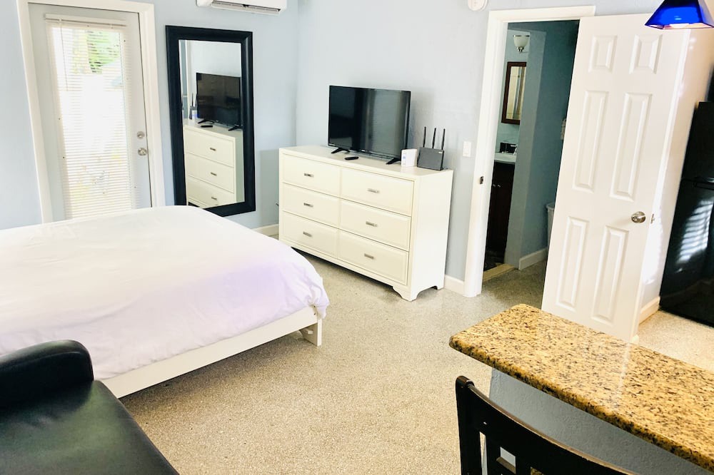 Photo of Bedroom in Highland Park Delray