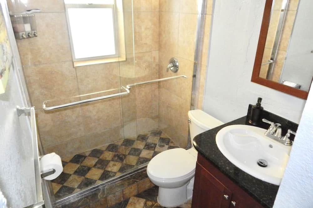 Photo of Bathroom in Highland Park Delray