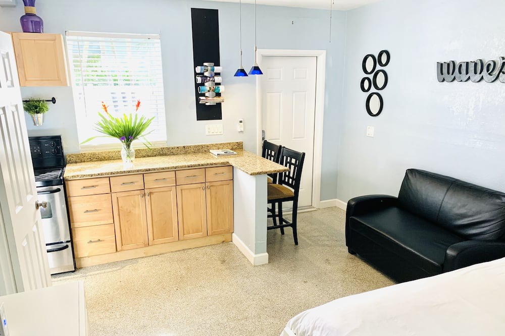 Photo of Bedroom in Highland Park Delray
