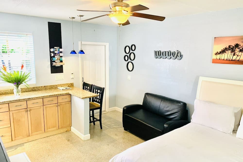 Photo of Bedroom in Highland Park Delray