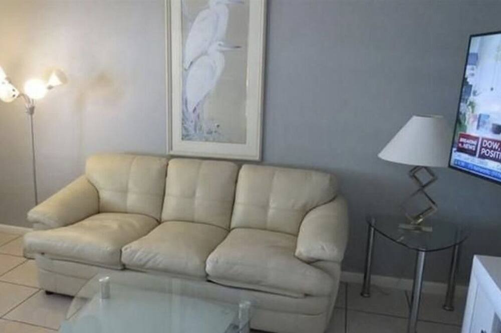 Photo of Livingroom in Dolphin Isles
