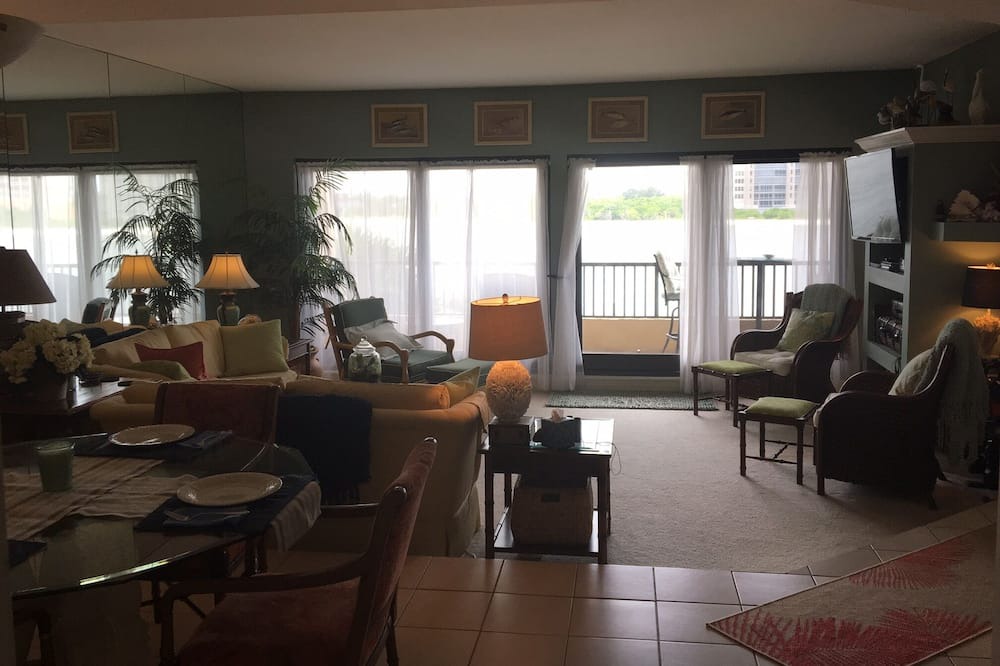 Photo of Livingroom in Isles of Capri