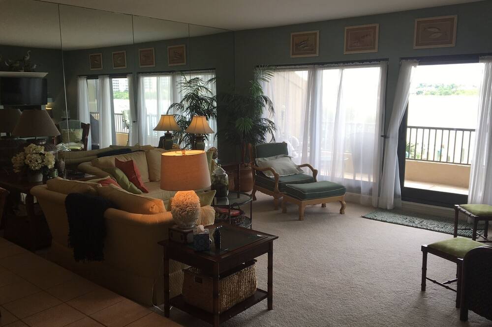 Photo of Livingroom in Isles of Capri