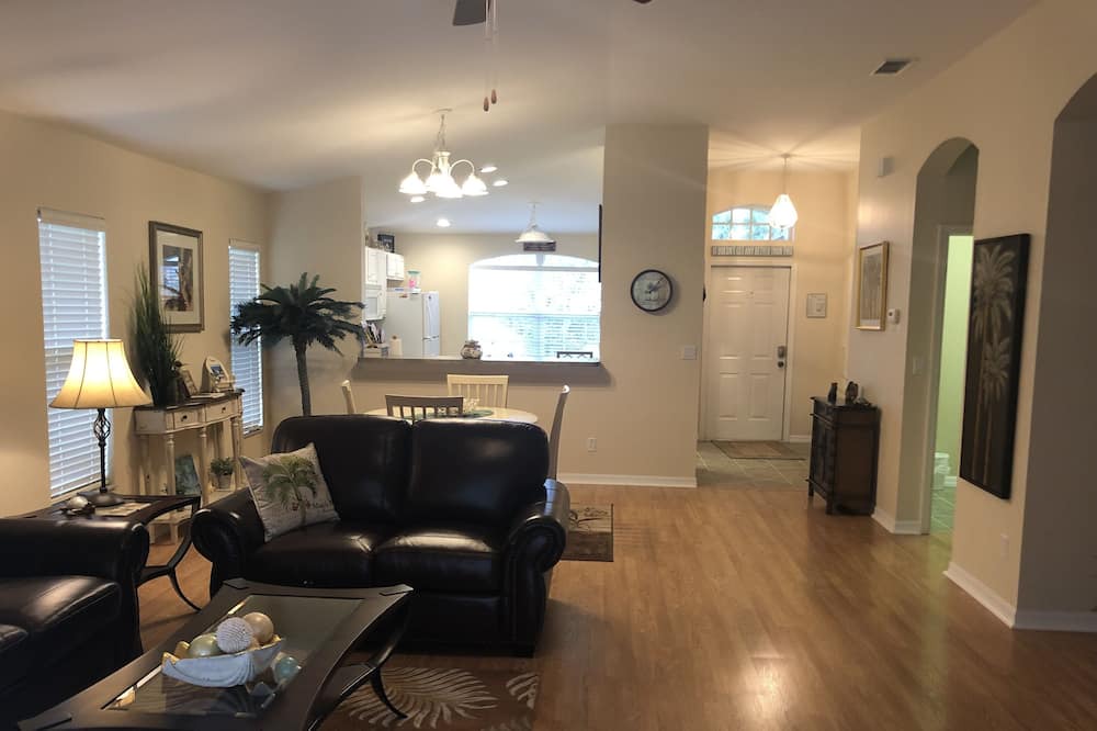 Photo of Livingroom in Beachwalk Isles