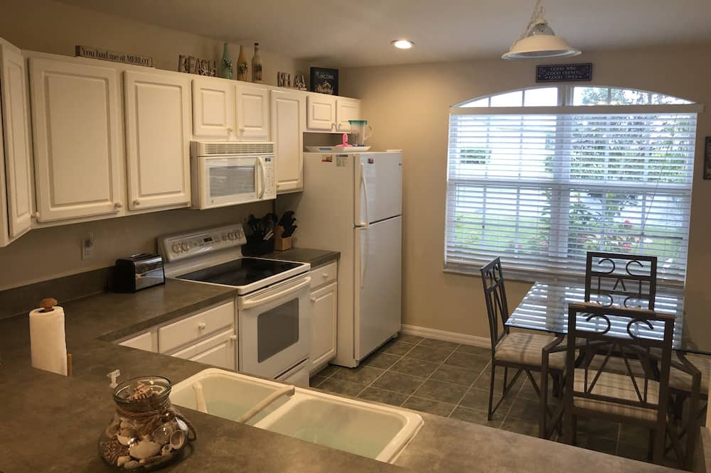 Photo of Kitchen in Beachwalk Isles