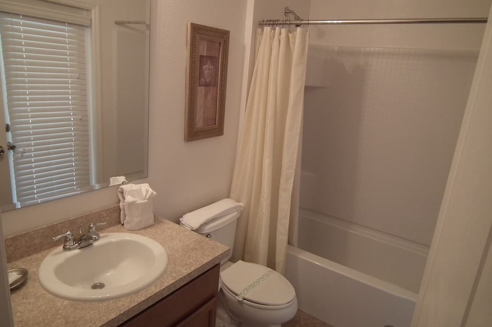 Photo of Bathroom in Cypress Pointe