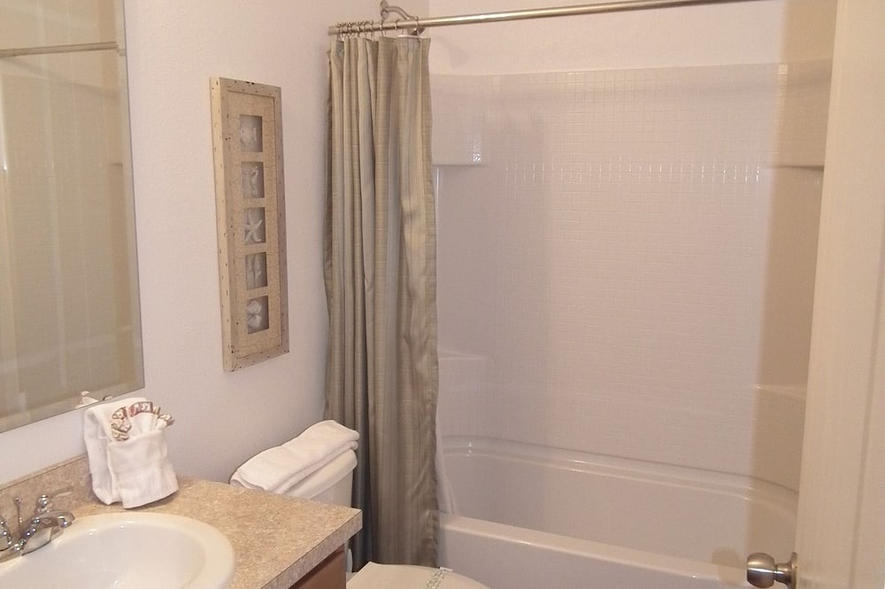 Photo of Bathroom in Cypress Pointe
