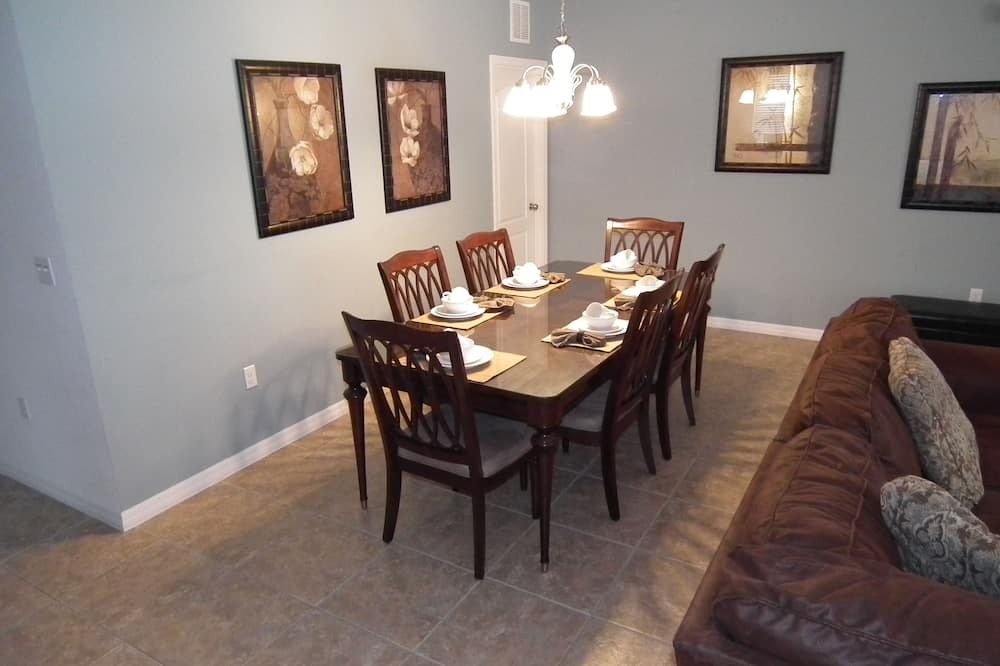 Photo of Livingroom in Cypress Pointe