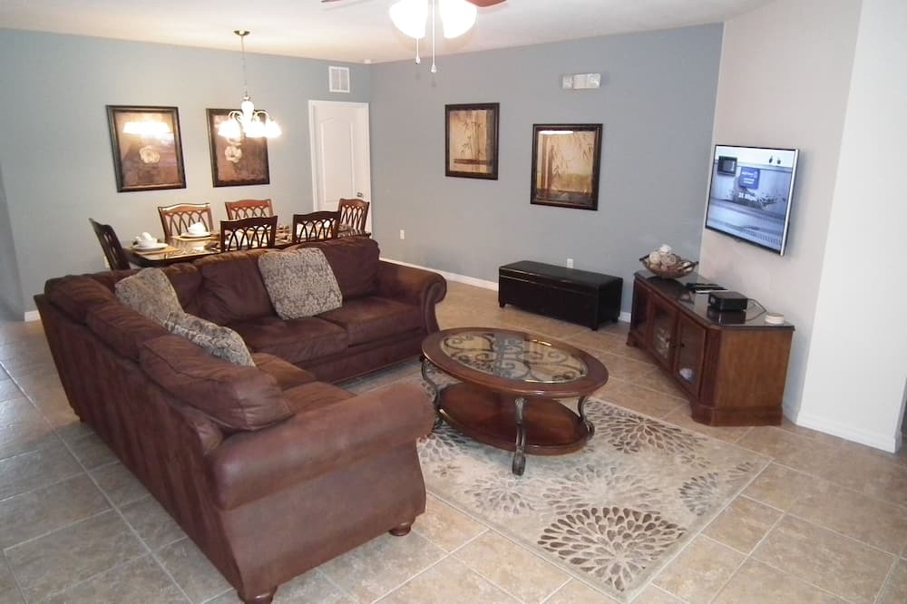 Photo of Livingroom in Cypress Pointe