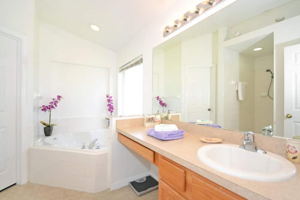 Photo of Bathroom in Haines City