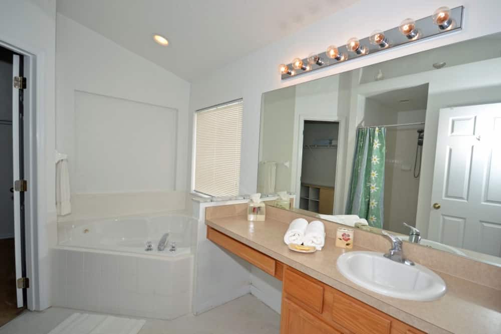 Photo of Bathroom in Haines City