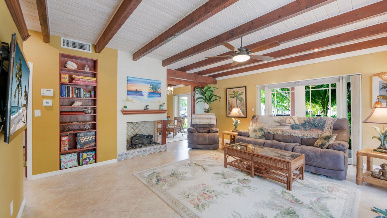 Photo of Livingroom in Sailboat Bend