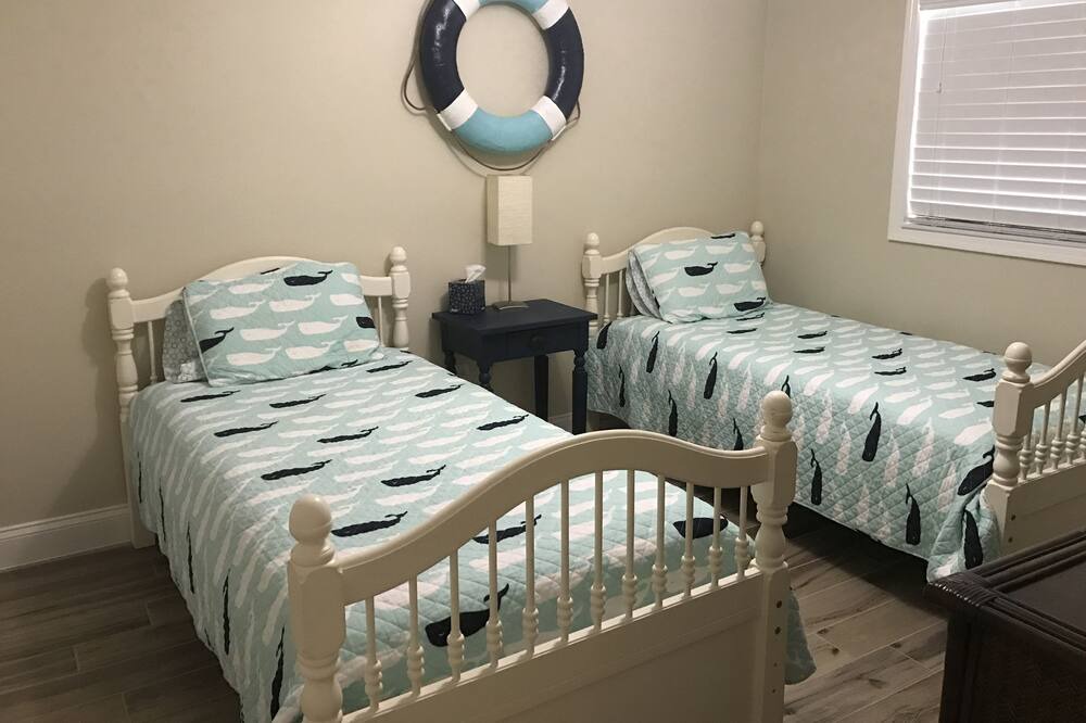 Photo of Bedroom in Crystal Shores
