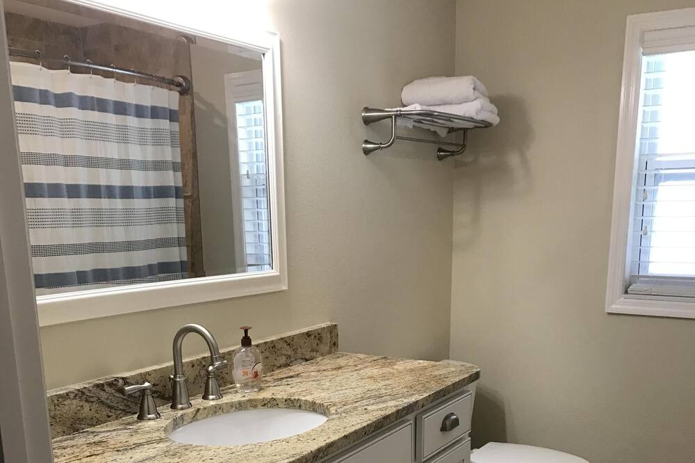 Photo of Bathroom in Crystal Shores