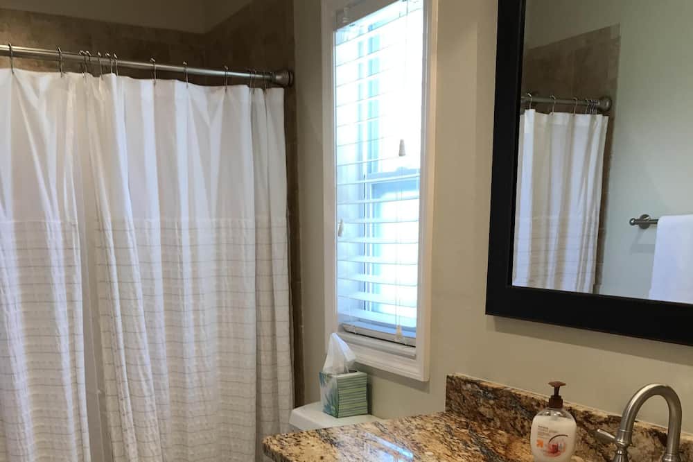 Photo of Bathroom in Crystal Shores