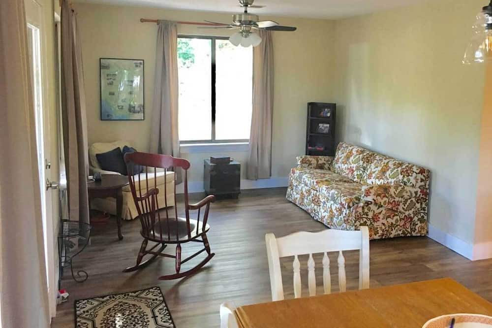 Photo of Livingroom in Trenton