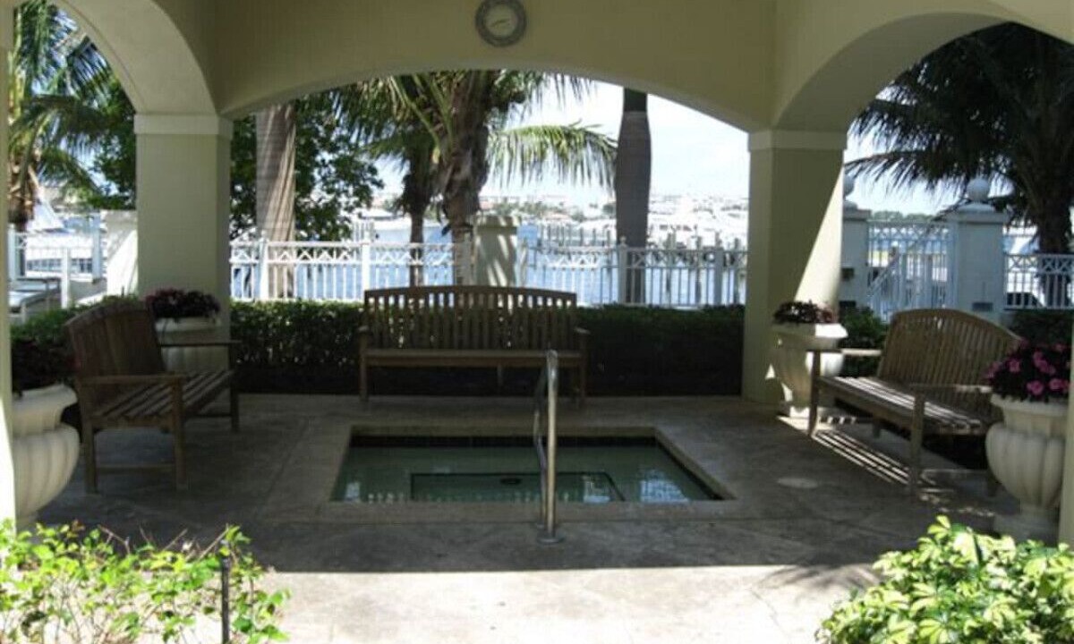Photo of Patio Balcony in East Ocean Ave