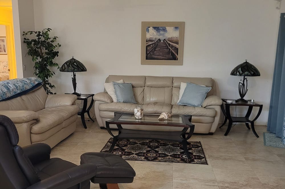 Photo of Livingroom in North Port