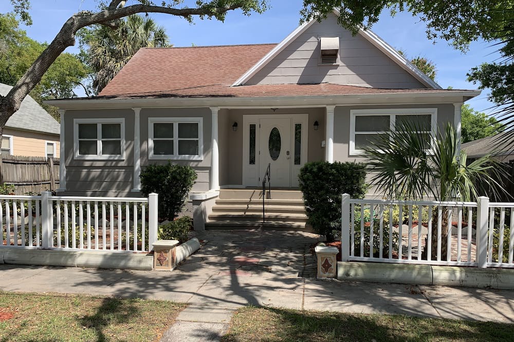 Photo of Outdoor in Historic Uptown