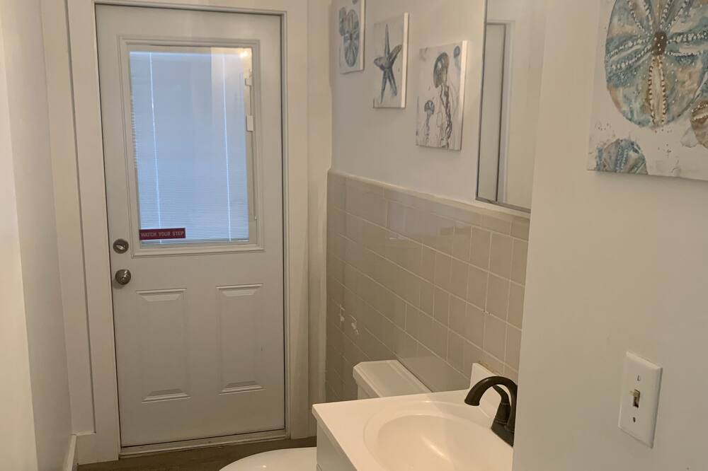 Photo of Bathroom in East Ocean Ave