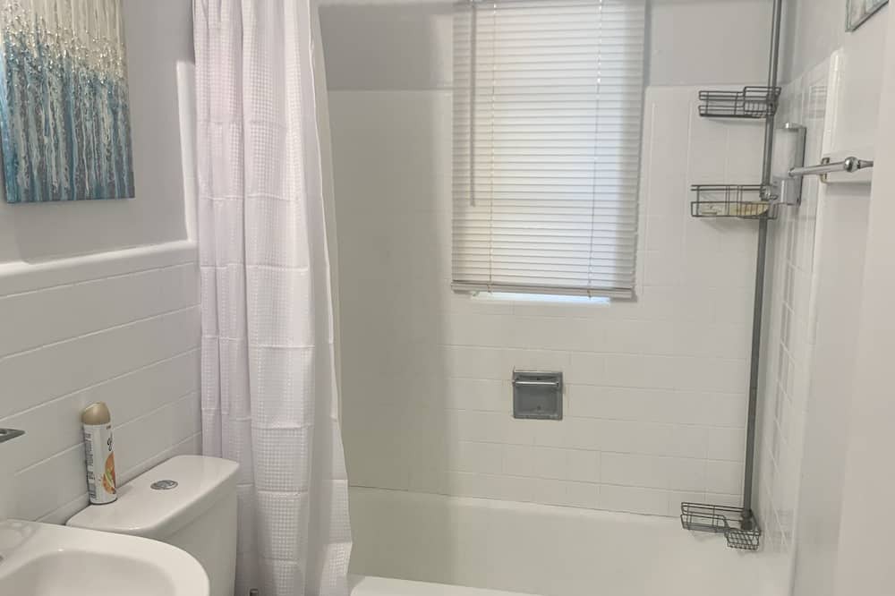 Photo of Bathroom in East Ocean Ave