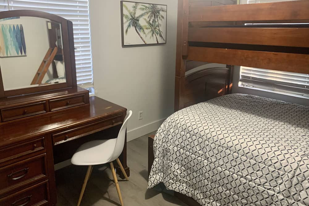 Photo of Bedroom in East Ocean Ave