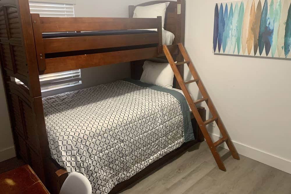 Photo of Bedroom in East Ocean Ave