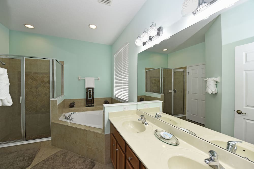 Photo of Bathroom in Watersong