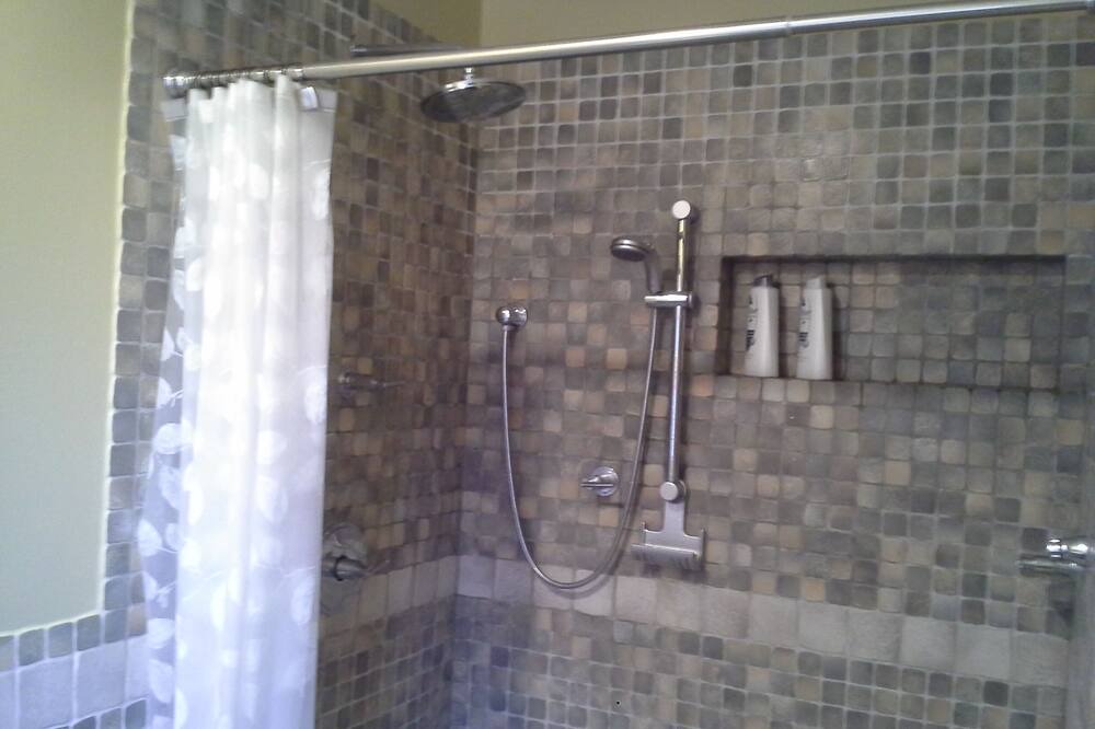 Photo of Bathroom in Harbor Bluffs