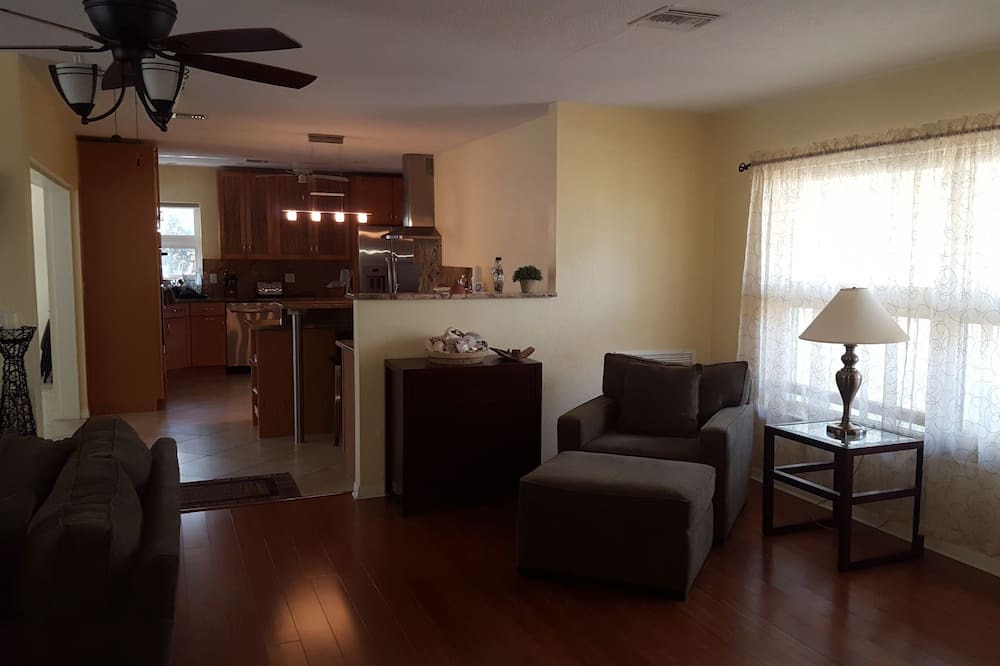 Photo of Livingroom in Harbor Bluffs