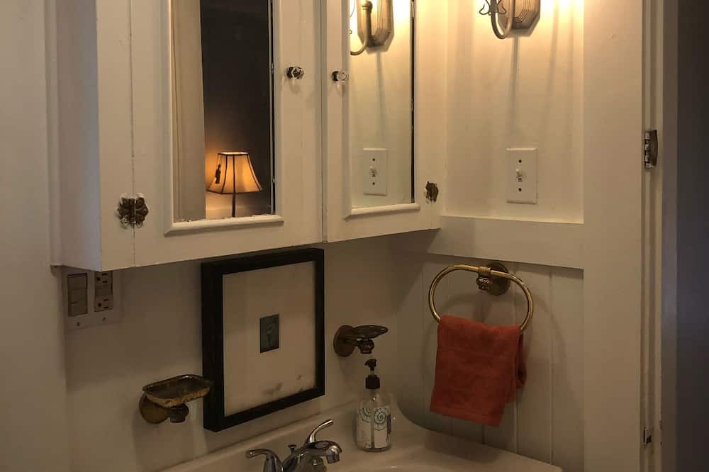 Photo of Bathroom in Glenwood