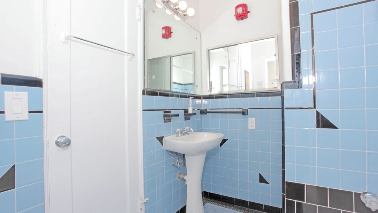 Photo of Bathroom in West Avenue